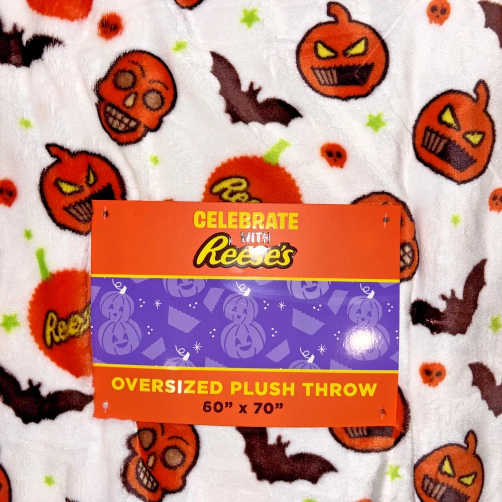 Reese's Peanut Butter Cup Halloween Pumpkin Candy Throw Blanket Bats Skulls NEW